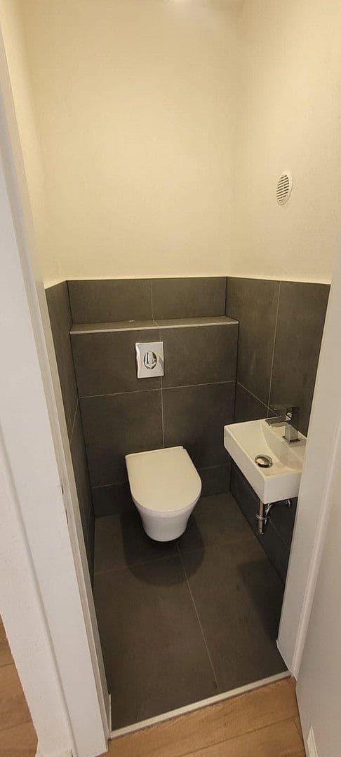Pronájem bytu 5+1 112 m², Neumärker Straße 7, Helmstedt, Dolní Sasko Pronájem bytu 5+1 112 m², Neumärker Straße 7, Helmstedt, Dolní Sasko