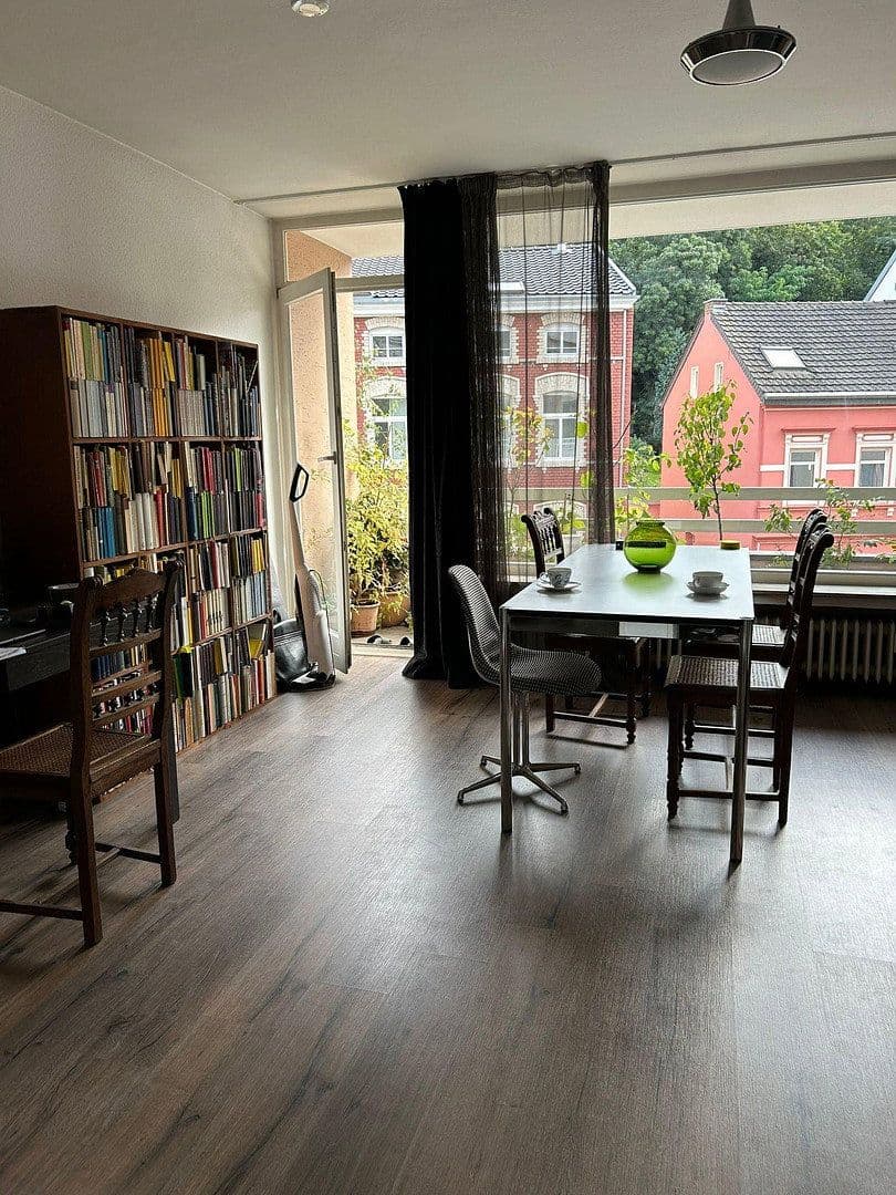 Prodej bytu 1+1 35 m², Bonn, Severní Porýní-Vestfálsko Prodej bytu 1+1 35 m², Bonn, Severní Porýní-Vestfálsko
