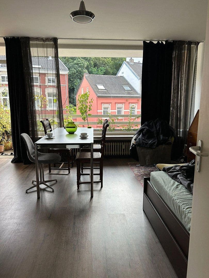 Prodej bytu 1+1 35 m², Bonn, Severní Porýní-Vestfálsko Prodej bytu 1+1 35 m², Bonn, Severní Porýní-Vestfálsko