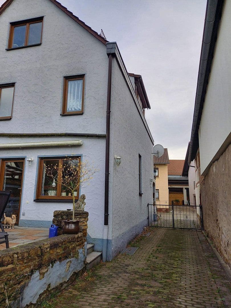 Prodej domu 220 m², pozemek 747 m², Bretten, Bádensko-Württembersko Prodej domu 220 m², pozemek 747 m², Bretten, Bádensko-Württembersko