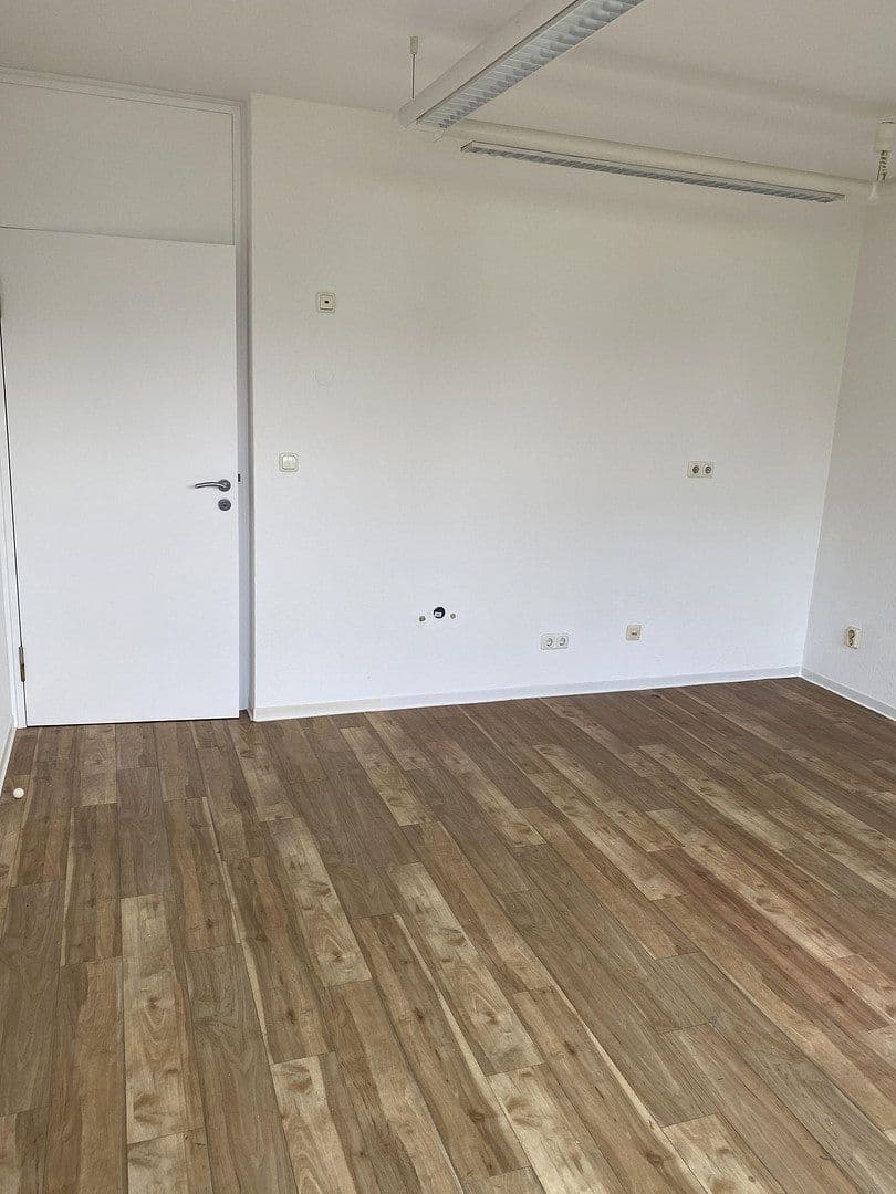 Pronájem kanceláře 120 m², Stockstadt am Rhein, Hessen Pronájem kanceláře 120 m², Stockstadt am Rhein, Hessen