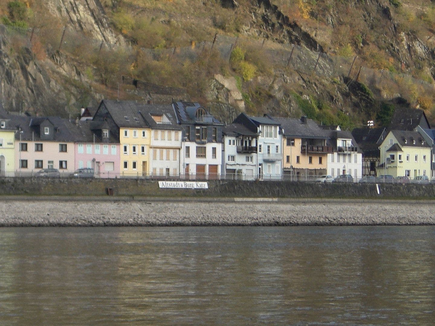 Prodej domu 145 m², pozemek 220 m², Rheinstrasse 28, Sankt Goarshausen, Porýní-Falc Prodej domu 145 m², pozemek 220 m², Rheinstrasse 28, Sankt Goarshausen, Porýní-Falc