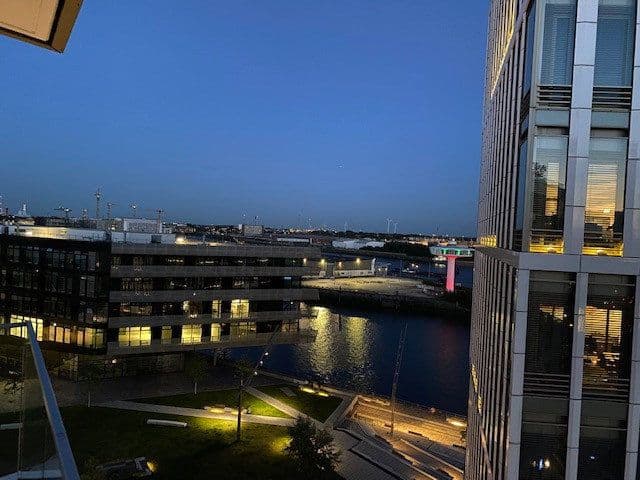 Pronájem bytu 3+1 107 m², Überseeallee 8, Hamburg, Hamburg Pronájem bytu 3+1 107 m², Überseeallee 8, Hamburg, Hamburg