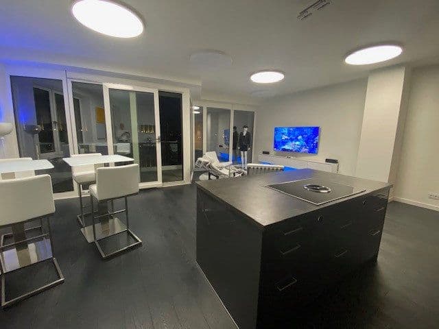 Pronájem bytu 3+1 107 m², Überseeallee 8, Hamburg, Hamburg Pronájem bytu 3+1 107 m², Überseeallee 8, Hamburg, Hamburg