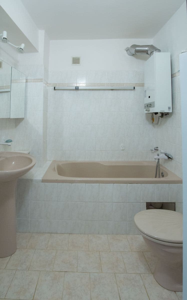Pronájem bytu 4+1 104 m², Nad Palatou, Praha, Praha Pronájem bytu 4+1 104 m², Nad Palatou, Praha, Praha