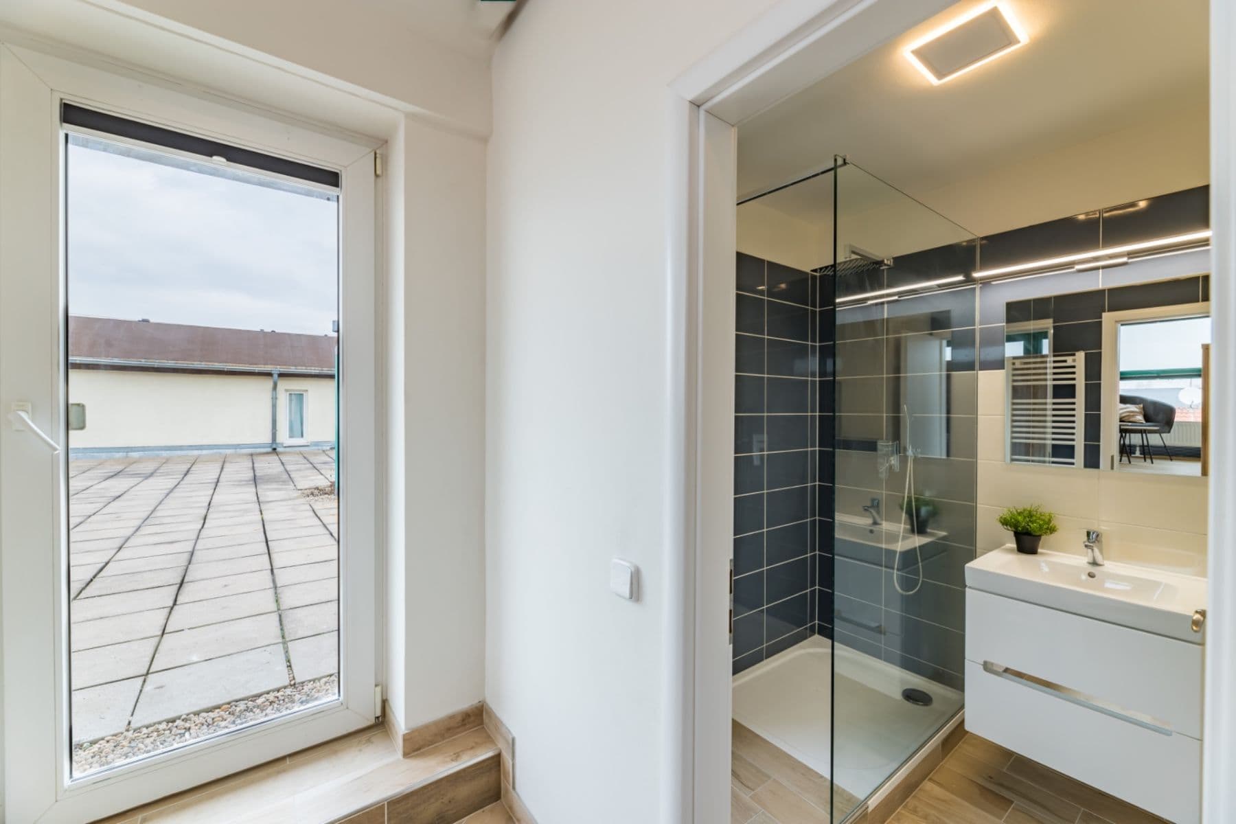 Pronájem bytu 1+kk 50 m², V Kapslovně, Praha, Praha Pronájem bytu 1+kk 50 m², V Kapslovně, Praha, Praha