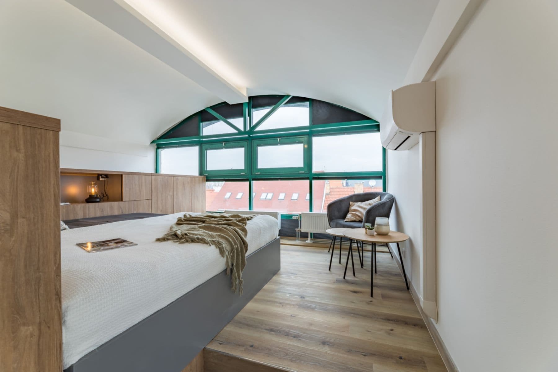 Pronájem bytu 1+kk 50 m², V Kapslovně, Praha, Praha Pronájem bytu 1+kk 50 m², V Kapslovně, Praha, Praha