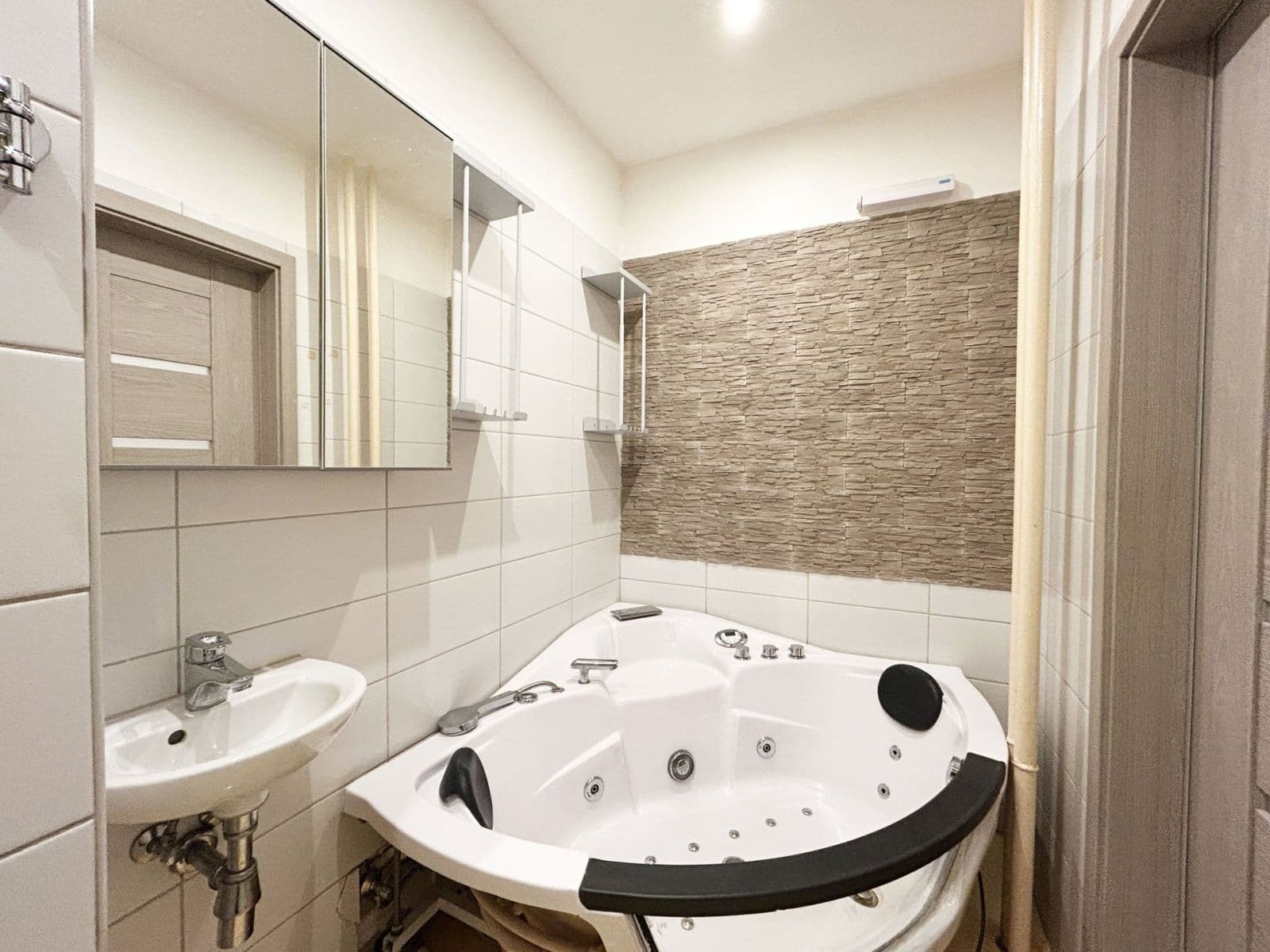 Pronájem bytu 2+1 54 m², Poděbradská, Praha, Praha Pronájem bytu 2+1 54 m², Poděbradská, Praha, Praha