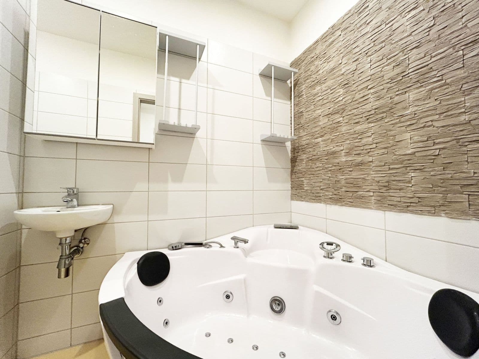 Pronájem bytu 2+1 54 m², Poděbradská, Praha, Praha Pronájem bytu 2+1 54 m², Poděbradská, Praha, Praha