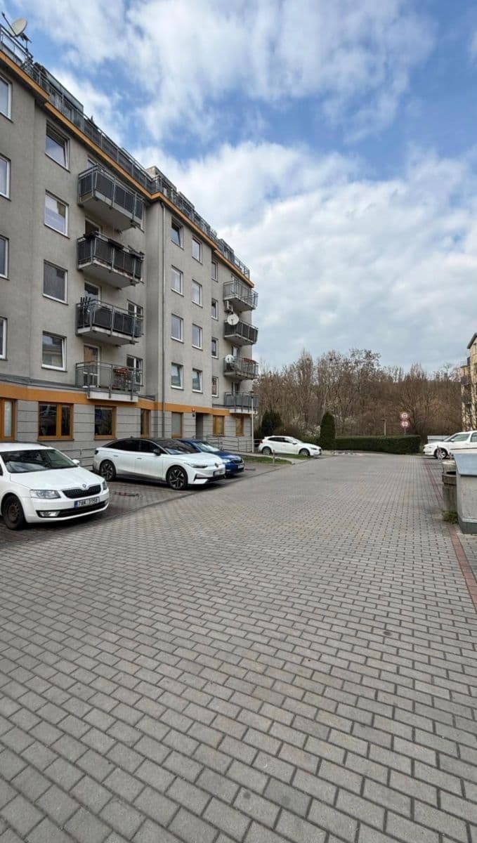 Pronájem garáže 2 m², Kovanecká, Praha, Praha Pronájem garáže 2 m², Kovanecká, Praha, Praha