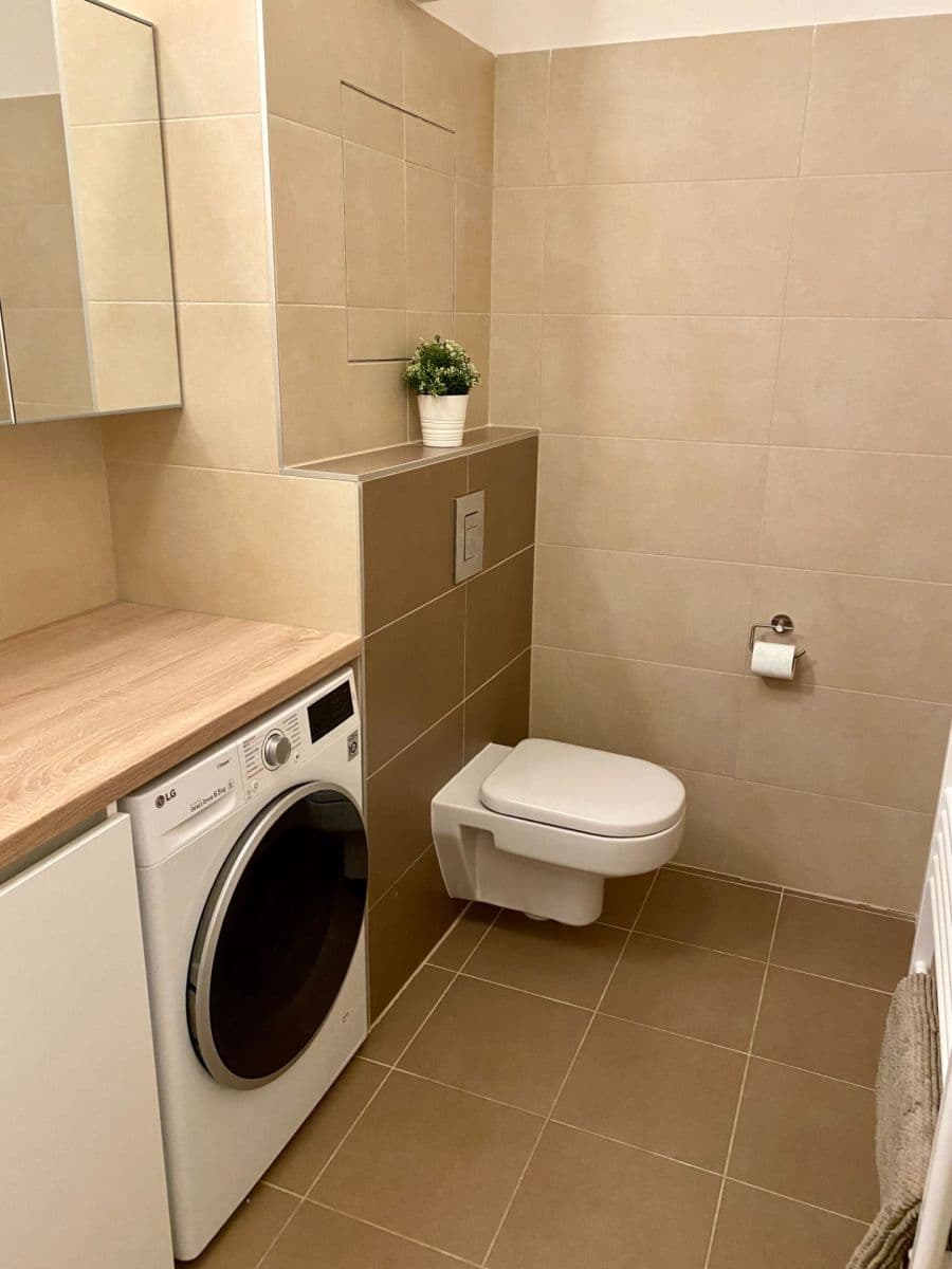 Prodej bytu 2+1 60 m², Béžová, Petržalka, Bratislavský kraj Prodej bytu 2+1 60 m², Béžová, Petržalka, Bratislavský kraj