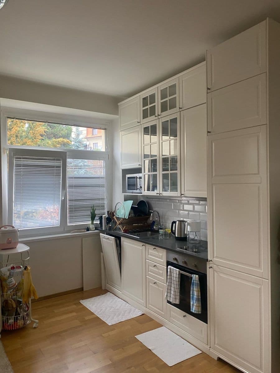 Pronájem bytu 1+1 75 m², Pod Hájem, Praha, Praha Pronájem bytu 1+1 75 m², Pod Hájem, Praha, Praha