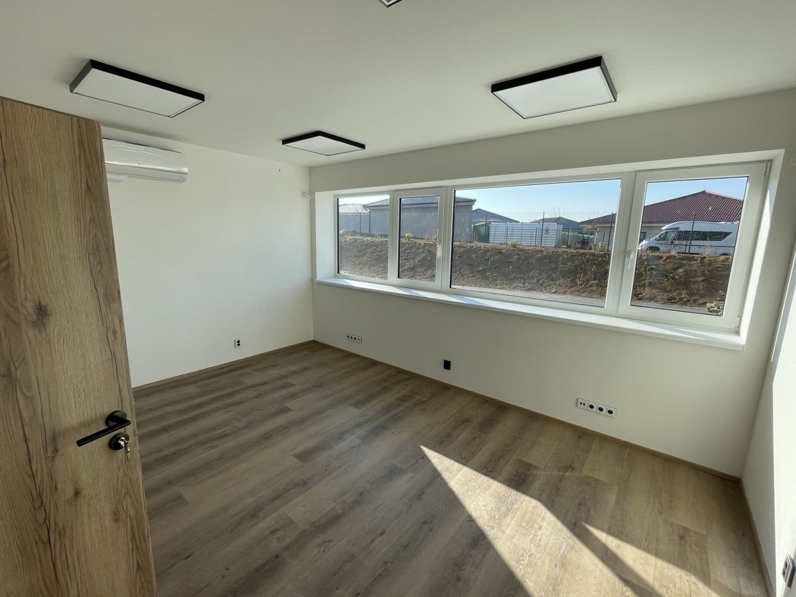 Pronájem nebytového prostoru 1.890 m², Hlavní, Herink, Středočeský kraj Pronájem nebytového prostoru 1.890 m², Hlavní, Herink, Středočeský kraj