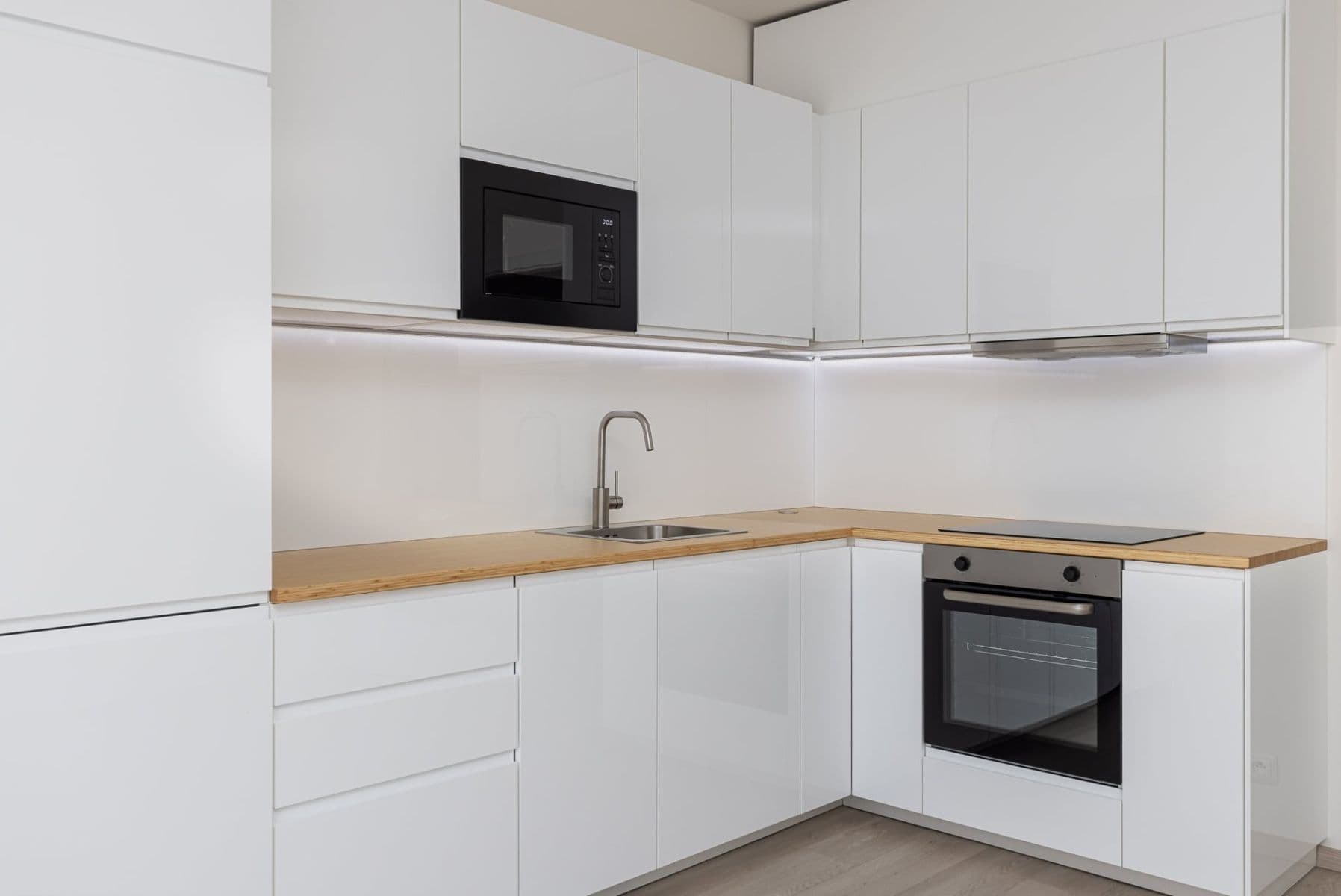 Pronájem bytu 1+kk 38 m², Gerstelova, Praha, Praha Pronájem bytu 1+kk 38 m², Gerstelova, Praha, Praha