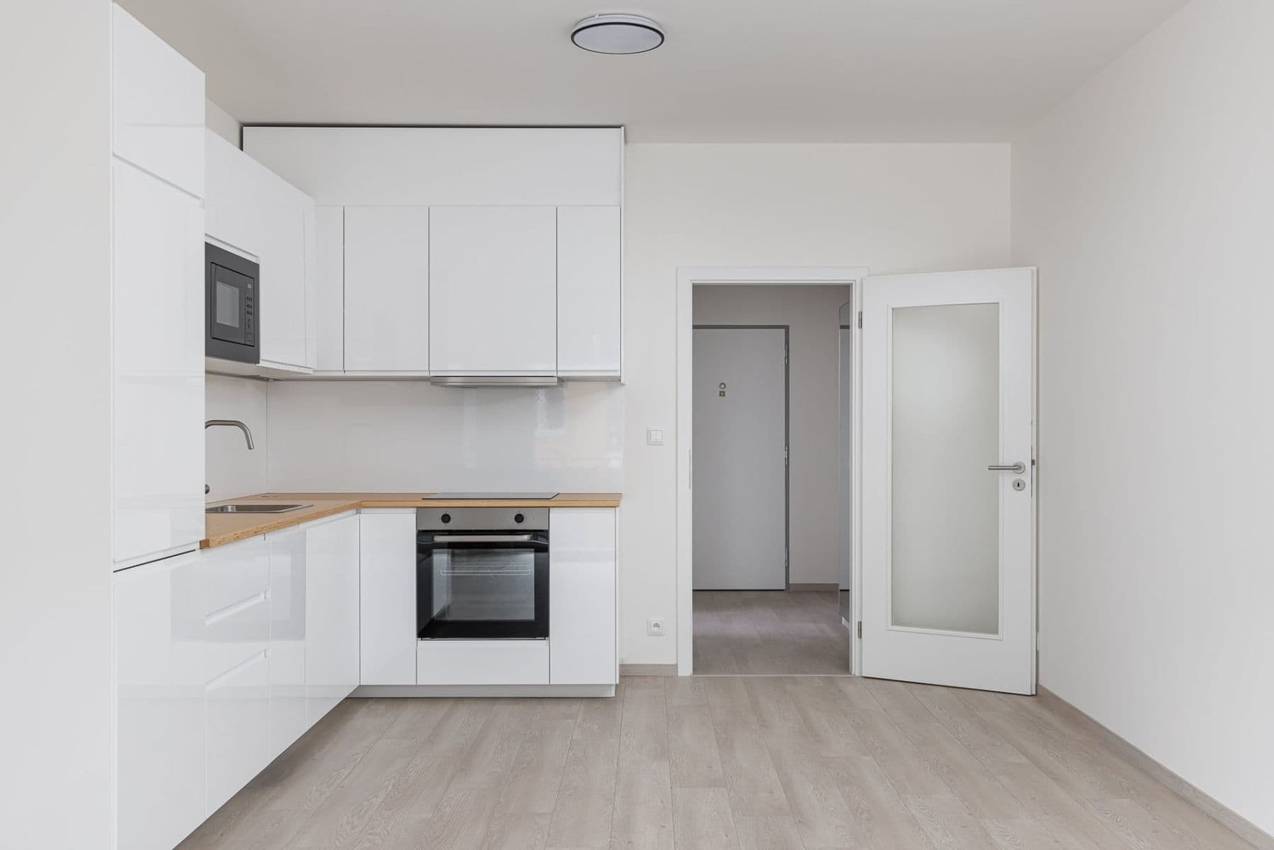 Pronájem bytu 1+kk 38 m², Gerstelova, Praha, Praha Pronájem bytu 1+kk 38 m², Gerstelova, Praha, Praha