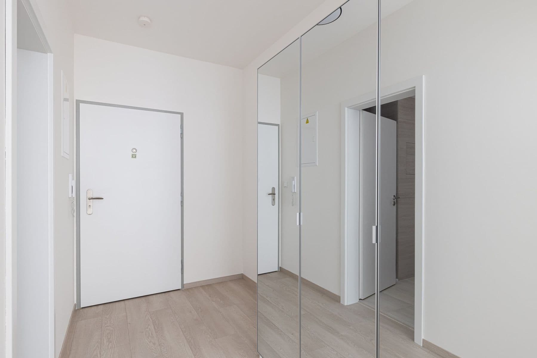 Pronájem bytu 1+kk 38 m², Gerstelova, Praha, Praha Pronájem bytu 1+kk 38 m², Gerstelova, Praha, Praha