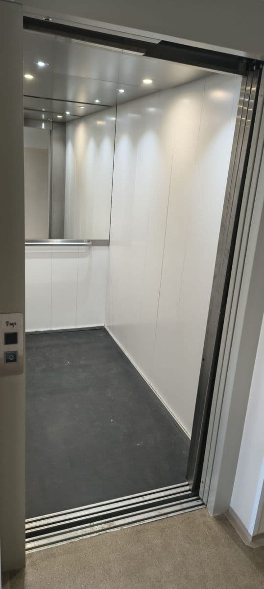 Prodej bytu 2+kk 45 m², Zvoncovitá, Praha, Praha Prodej bytu 2+kk 45 m², Zvoncovitá, Praha, Praha