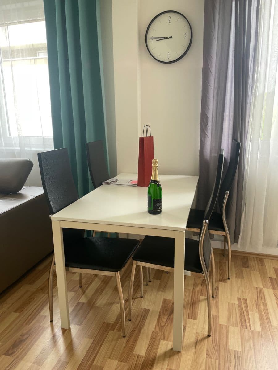 Pronájem bytu 2+kk 43 m², Dubová, Karlovy Vary, Karlovarský kraj Pronájem bytu 2+kk 43 m², Dubová, Karlovy Vary, Karlovarský kraj