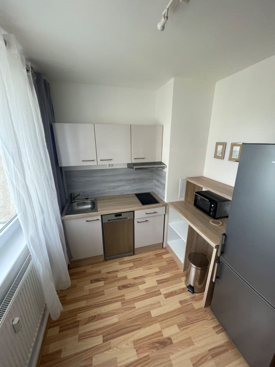 Pronájem bytu 2+kk 43 m², Dubová, Karlovy Vary, Karlovarský kraj Pronájem bytu 2+kk 43 m², Dubová, Karlovy Vary, Karlovarský kraj