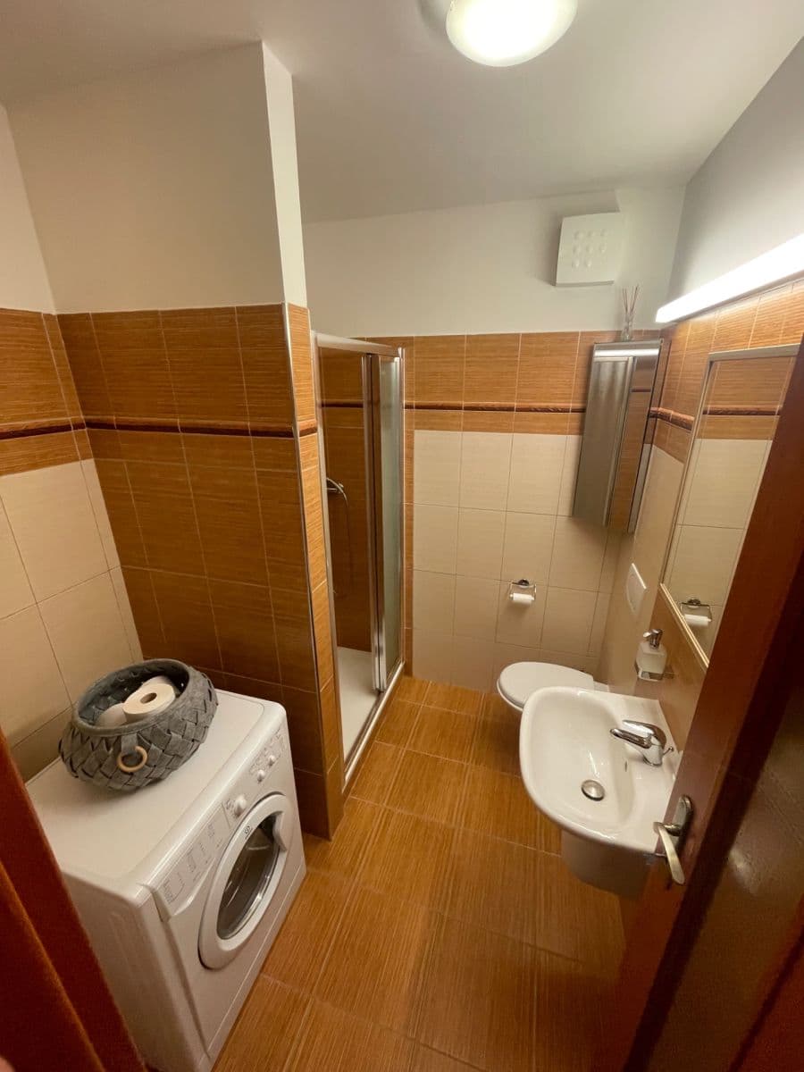 Pronájem bytu 2+kk 43 m², Dubová, Karlovy Vary, Karlovarský kraj Pronájem bytu 2+kk 43 m², Dubová, Karlovy Vary, Karlovarský kraj