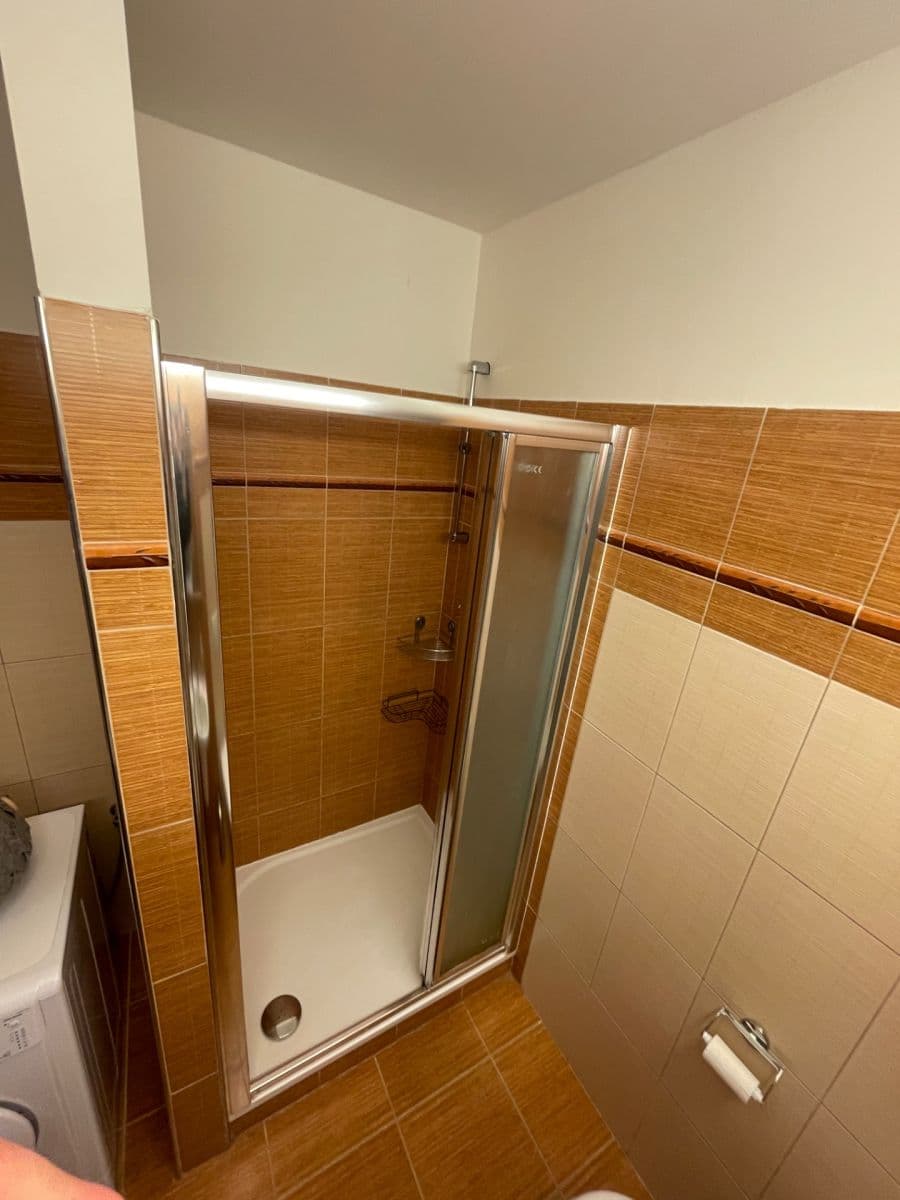 Pronájem bytu 2+kk 43 m², Dubová, Karlovy Vary, Karlovarský kraj Pronájem bytu 2+kk 43 m², Dubová, Karlovy Vary, Karlovarský kraj