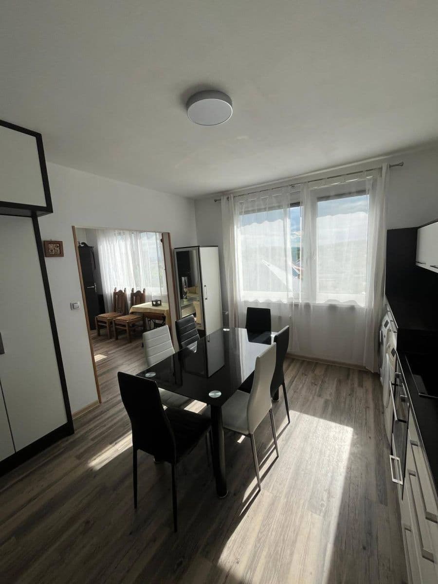 Pronájem bytu 3+1 50 m², Adámkova, Chomutov, Ústecký kraj Pronájem bytu 3+1 50 m², Adámkova, Chomutov, Ústecký kraj
