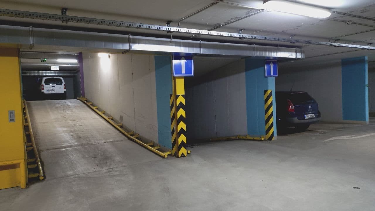 Pronájem garáže 15 m², Sluneční náměstí, Praha, Praha Pronájem garáže 15 m², Sluneční náměstí, Praha, Praha