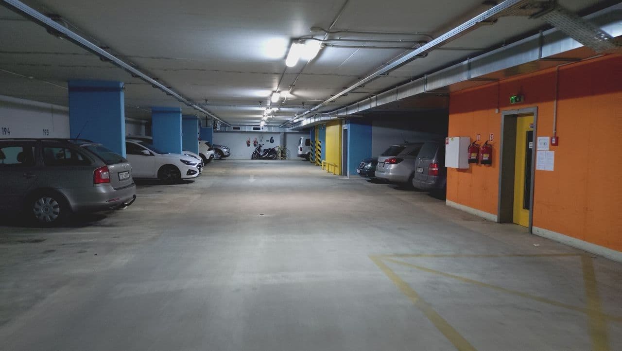 Pronájem garáže 15 m², Sluneční náměstí, Praha, Praha Pronájem garáže 15 m², Sluneční náměstí, Praha, Praha