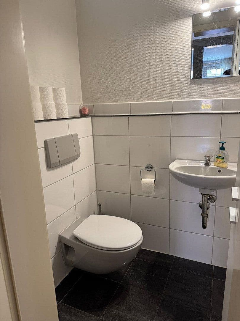 Pronájem bytu 4+1 120 m², Ehinger Straße 48, Rottenburg am Neckar, Bádensko-Württembersko Pronájem bytu 4+1 120 m², Ehinger Straße 48, Rottenburg am Neckar, Bádensko-Württembersko
