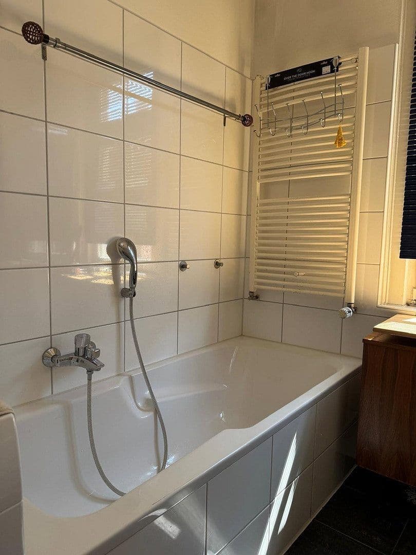 Pronájem bytu 4+1 120 m², Ehinger Straße 48, Rottenburg am Neckar, Bádensko-Württembersko Pronájem bytu 4+1 120 m², Ehinger Straße 48, Rottenburg am Neckar, Bádensko-Württembersko