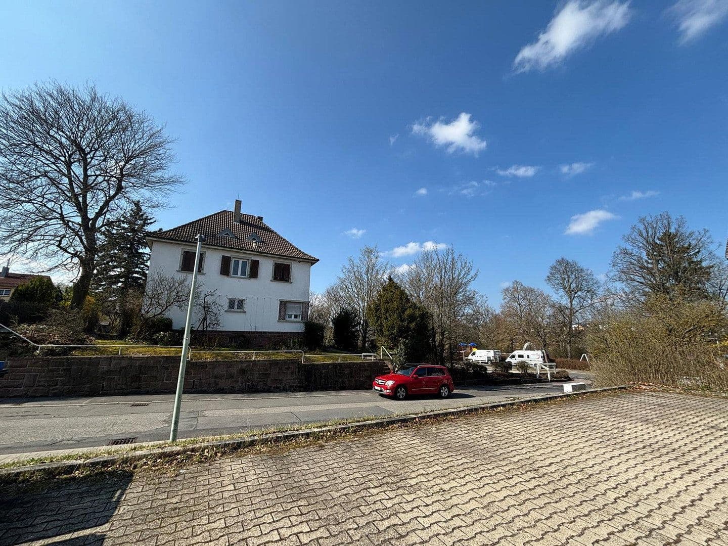 Prodej domu 176 m², pozemek 851 m², Präs.-Wittemann-Str. 13, Buchen (Odenwald), Bádensko-Württembersko Prodej domu 176 m², pozemek 851 m², Präs.-Wittemann-Str. 13, Buchen (Odenwald), Bádensko-Württembersko