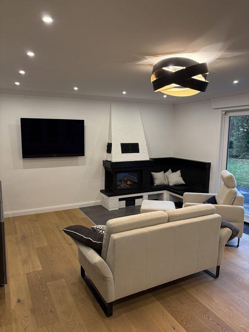 Prodej domu 230 m², pozemek 2.070 m², Bergisch Gladbach, Severní Porýní-Vestfálsko Prodej domu 230 m², pozemek 2.070 m², Bergisch Gladbach, Severní Porýní-Vestfálsko