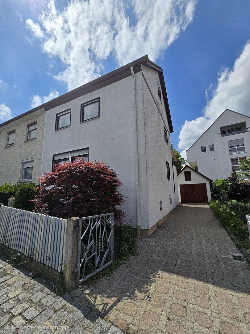 Prodej domu 110 m², pozemek 200 m², Ulm, Bádensko-Württembersko Prodej domu 110 m², pozemek 200 m², Ulm, Bádensko-Württembersko