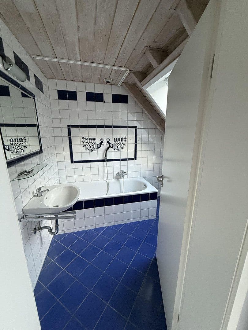 Pronájem bytu 3+1 72 m², Bundesstraße 22, Ehrenkirchen, Bádensko-Württembersko Pronájem bytu 3+1 72 m², Bundesstraße 22, Ehrenkirchen, Bádensko-Württembersko