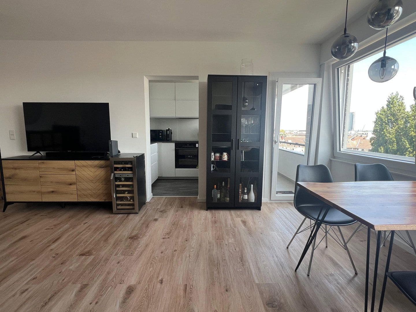 Pronájem bytu 2+1 55 m², Augustastr. 32, Düsseldorf, Severní Porýní-Vestfálsko Pronájem bytu 2+1 55 m², Augustastr. 32, Düsseldorf, Severní Porýní-Vestfálsko