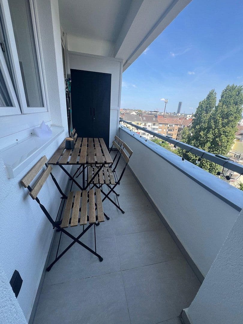 Pronájem bytu 2+1 55 m², Augustastr. 32, Düsseldorf, Severní Porýní-Vestfálsko Pronájem bytu 2+1 55 m², Augustastr. 32, Düsseldorf, Severní Porýní-Vestfálsko