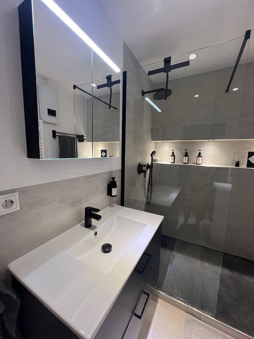 Pronájem bytu 2+1 55 m², Augustastr. 32, Düsseldorf, Severní Porýní-Vestfálsko Pronájem bytu 2+1 55 m², Augustastr. 32, Düsseldorf, Severní Porýní-Vestfálsko