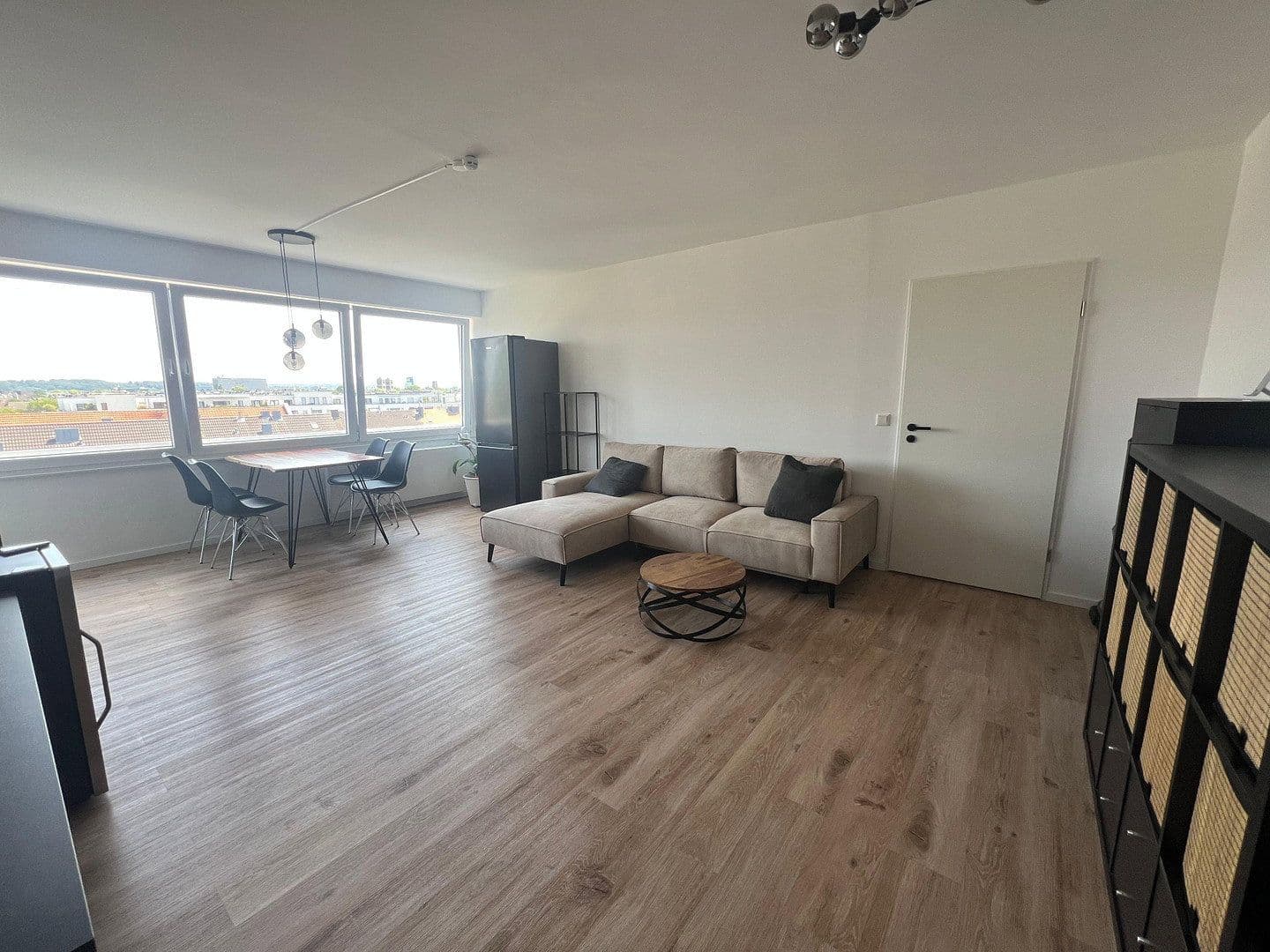 Pronájem bytu 2+1 55 m², Augustastr. 32, Düsseldorf, Severní Porýní-Vestfálsko Pronájem bytu 2+1 55 m², Augustastr. 32, Düsseldorf, Severní Porýní-Vestfálsko