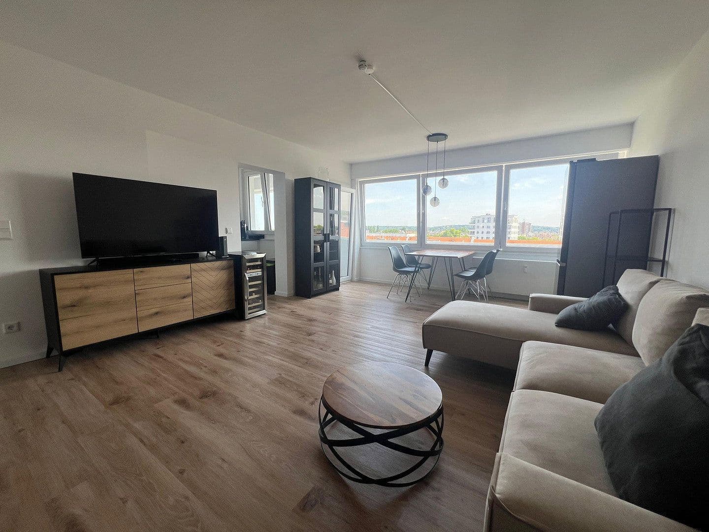 Pronájem bytu 2+1 55 m², Augustastr. 32, Düsseldorf, Severní Porýní-Vestfálsko Pronájem bytu 2+1 55 m², Augustastr. 32, Düsseldorf, Severní Porýní-Vestfálsko