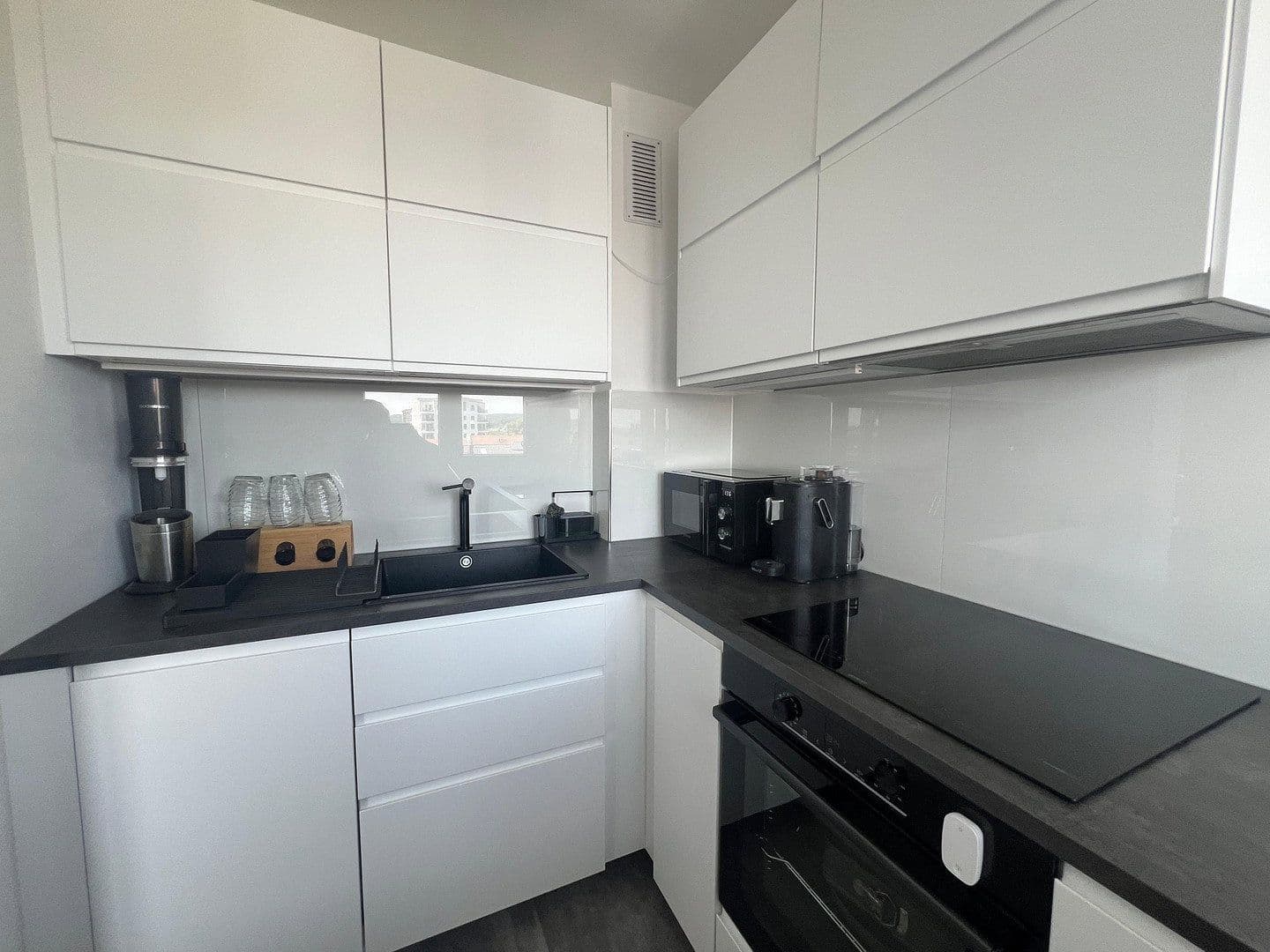 Pronájem bytu 2+1 55 m², Augustastr. 32, Düsseldorf, Severní Porýní-Vestfálsko Pronájem bytu 2+1 55 m², Augustastr. 32, Düsseldorf, Severní Porýní-Vestfálsko