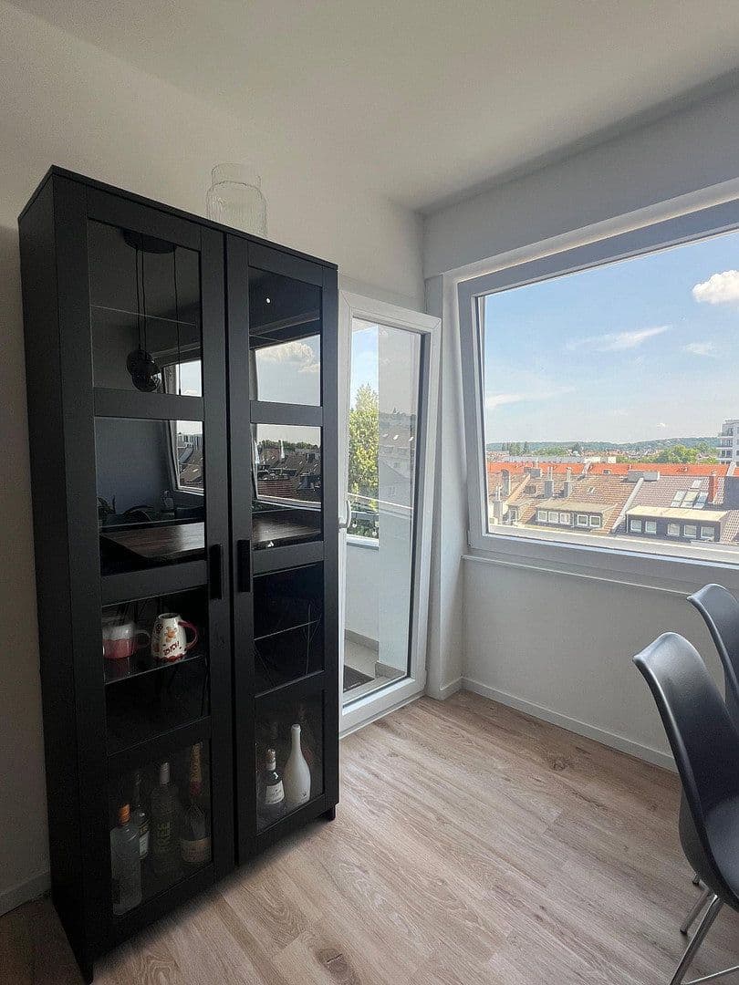 Pronájem bytu 2+1 55 m², Augustastr. 32, Düsseldorf, Severní Porýní-Vestfálsko Pronájem bytu 2+1 55 m², Augustastr. 32, Düsseldorf, Severní Porýní-Vestfálsko