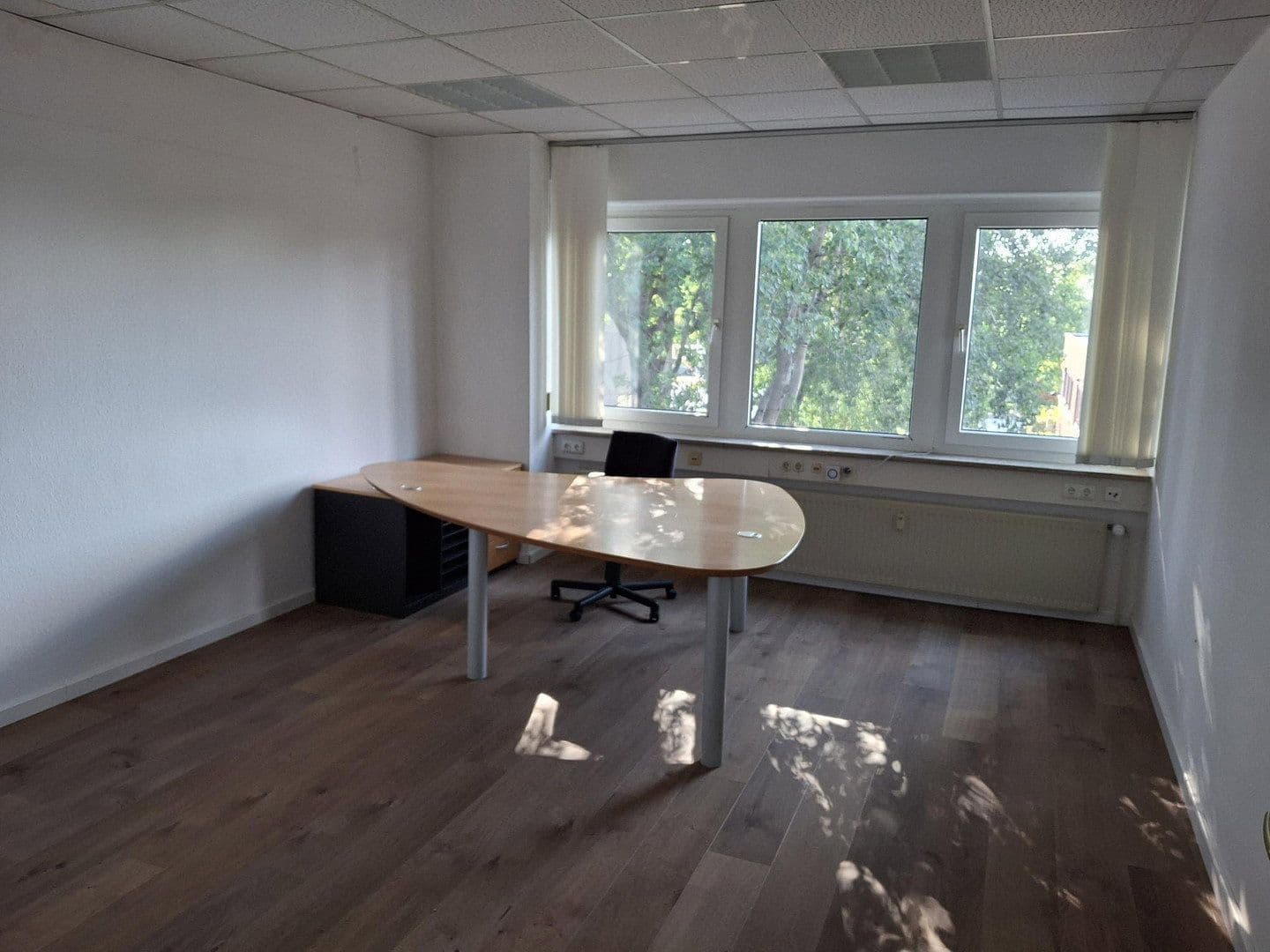 Pronájem kanceláře 130 m², Oststrasse 122 B, Norderstedt, Šlesvicko-Holštýnsko Pronájem kanceláře 130 m², Oststrasse 122 B, Norderstedt, Šlesvicko-Holštýnsko