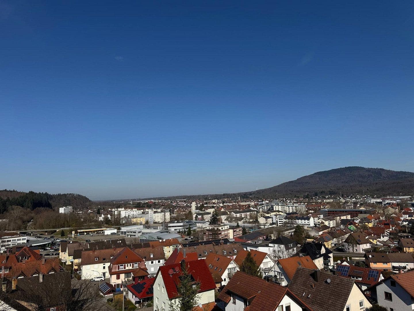Prodej domu 195 m², pozemek 1.650 m², Gaggenau, Bádensko-Württembersko Prodej domu 195 m², pozemek 1.650 m², Gaggenau, Bádensko-Württembersko