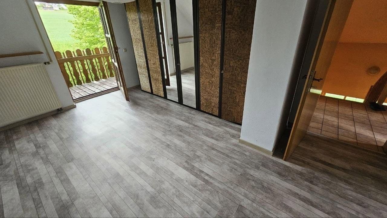 Prodej domu 120 m², pozemek 1.500 m², Tiefenbach 27, Bad Alexandersbad, Bavorsko Prodej domu 120 m², pozemek 1.500 m², Tiefenbach 27, Bad Alexandersbad, Bavorsko