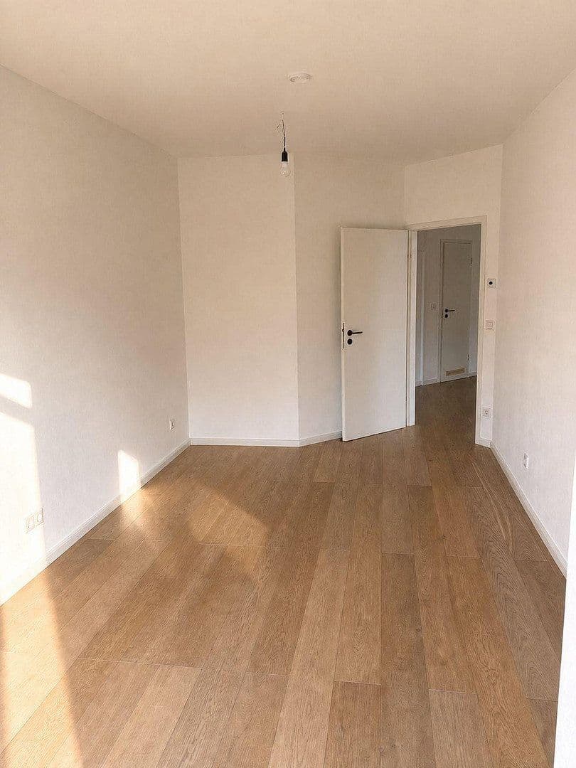 Prodej bytu 3+1 87 m², Reiherallee 52, Berlin, Berlín Prodej bytu 3+1 87 m², Reiherallee 52, Berlin, Berlín