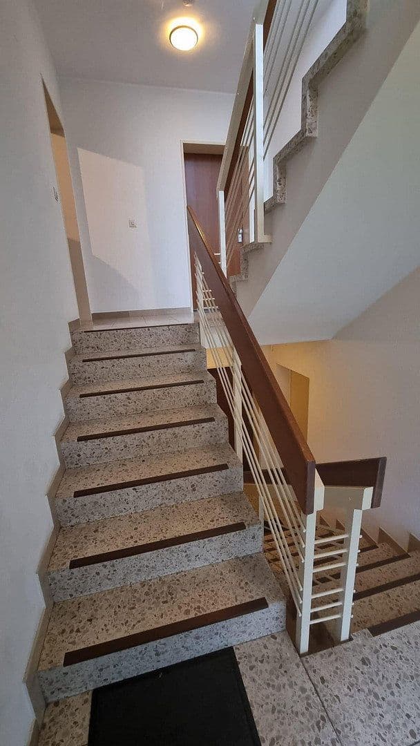 Pronájem bytu 3+1 94 m², Unterm Hagen 25, Hagen Hohenlimburg, Severní Porýní-Vestfálsko Pronájem bytu 3+1 94 m², Unterm Hagen 25, Hagen Hohenlimburg, Severní Porýní-Vestfálsko