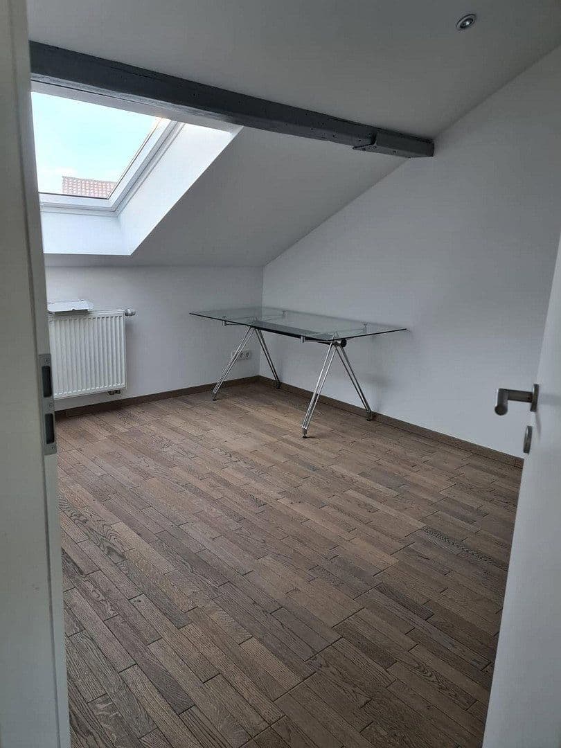 Pronájem bytu 3+kk 96 m², Werastraße 135, Stuttgart, Bádensko-Württembersko Pronájem bytu 3+kk 96 m², Werastraße 135, Stuttgart, Bádensko-Württembersko