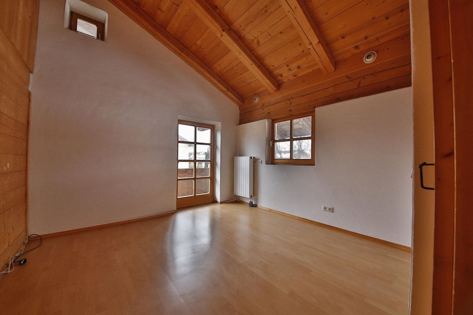 Prodej domu 170 m², pozemek 1.862 m², Grosskarolinenfeld, Bavorsko Prodej domu 170 m², pozemek 1.862 m², Grosskarolinenfeld, Bavorsko