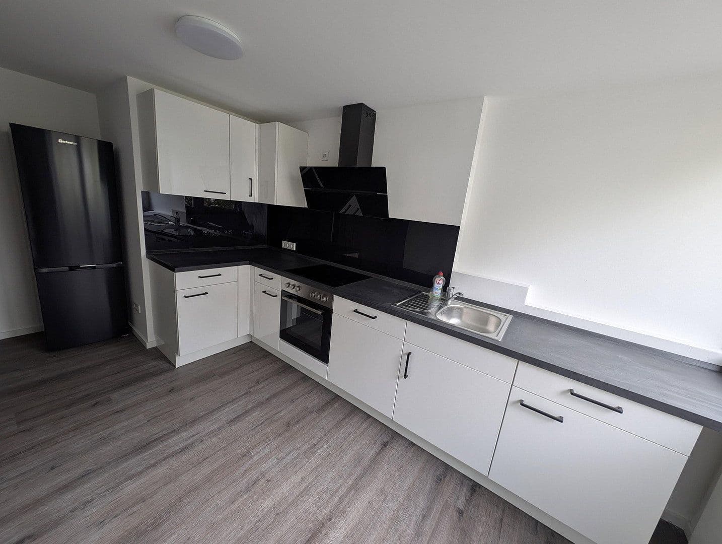 Pronájem bytu 4+1 105 m², Luxemburger Str.259, Köln, Severní Porýní-Vestfálsko Pronájem bytu 4+1 105 m², Luxemburger Str.259, Köln, Severní Porýní-Vestfálsko