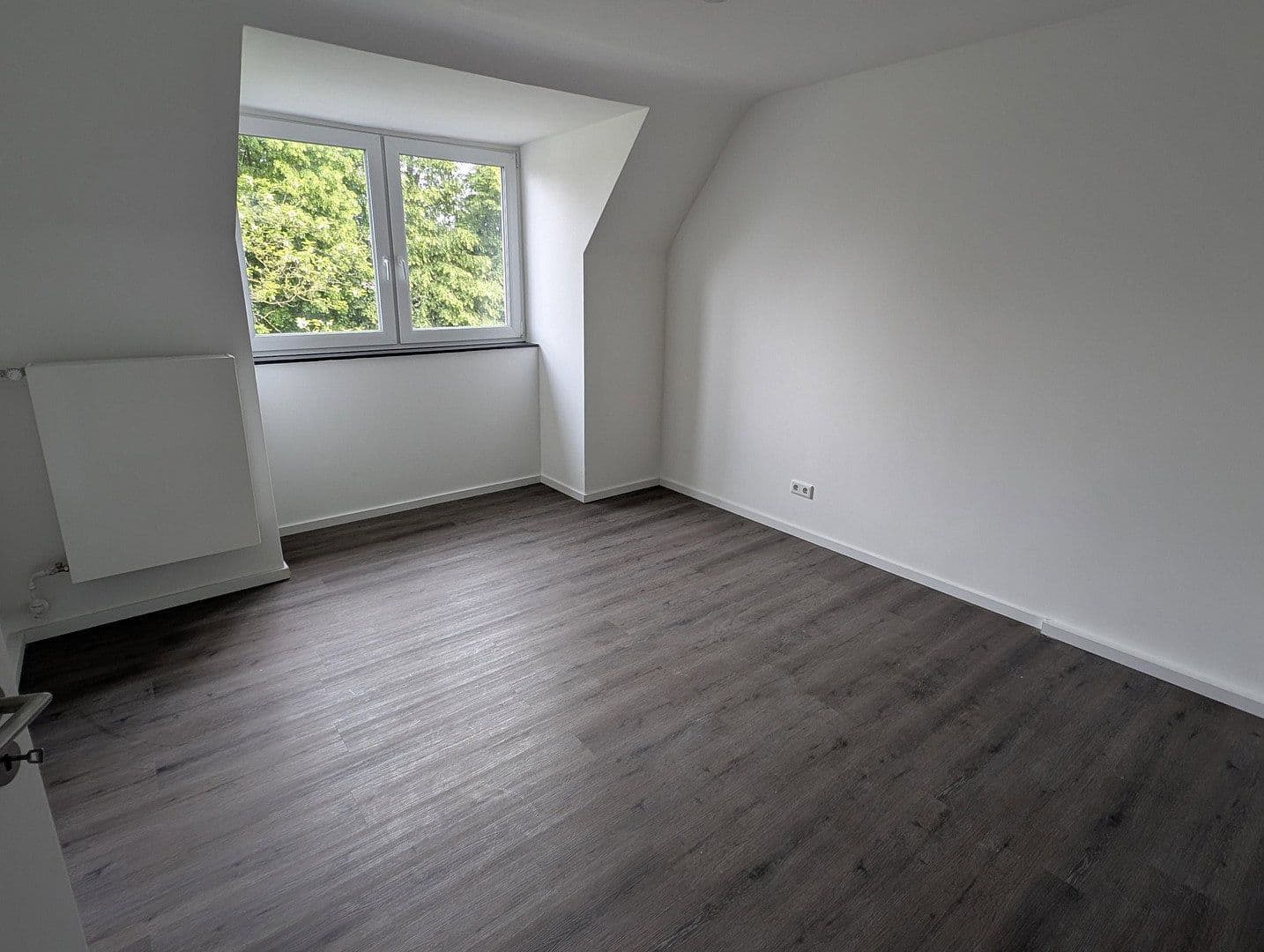 Pronájem bytu 4+1 105 m², Luxemburger Str.259, Köln, Severní Porýní-Vestfálsko Pronájem bytu 4+1 105 m², Luxemburger Str.259, Köln, Severní Porýní-Vestfálsko